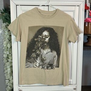 Official H.E.R. Graphic T-shirt Small Beige R&B Band Tee